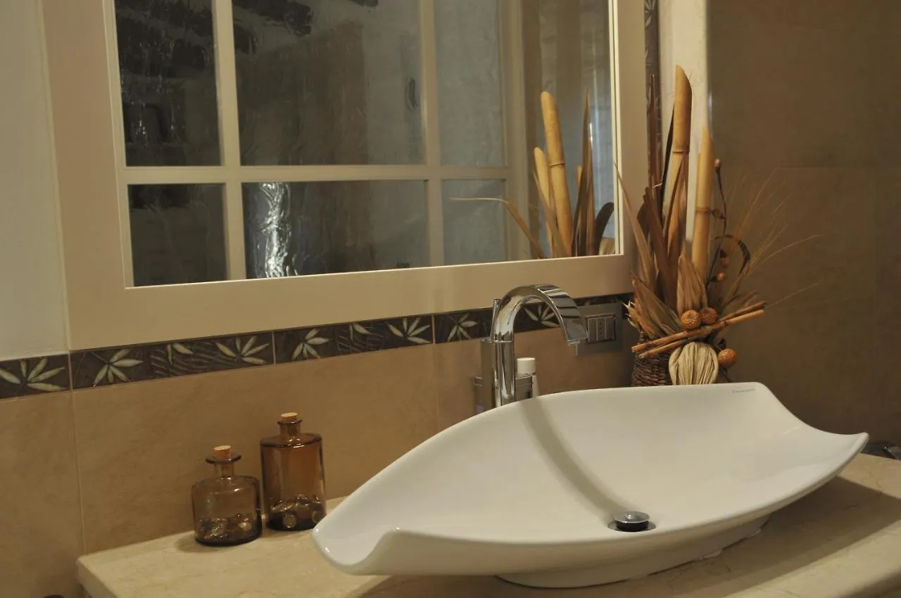 Casa Pergola 1 - Elegante Appartamento Per 6 Persone - Fronte Piscina, Parking バルドリーノ
