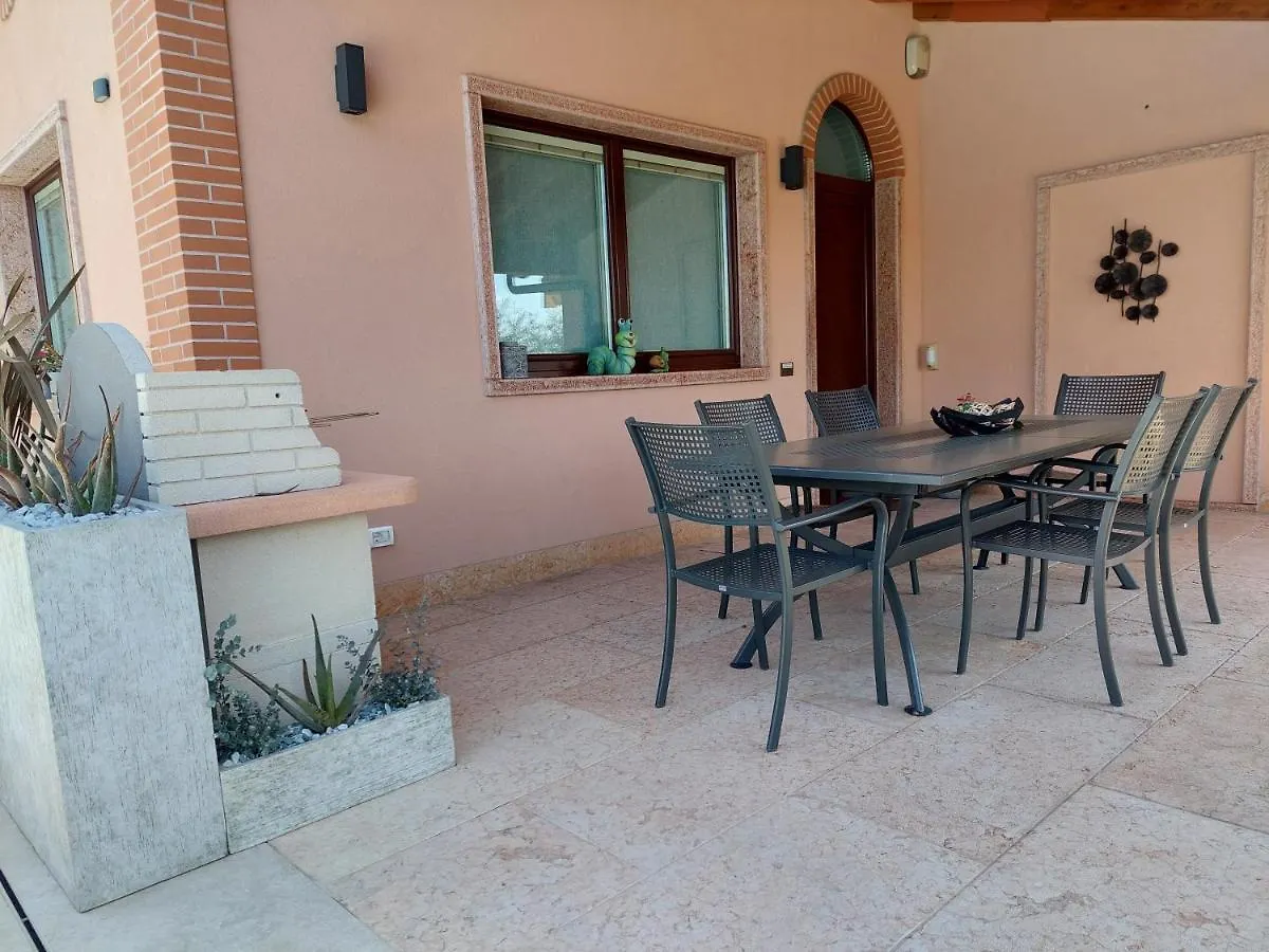 Casa Pergola 1 - Elegante Appartamento Per 6 Persone - Fronte Piscina, Parking バルドリーノ アパート