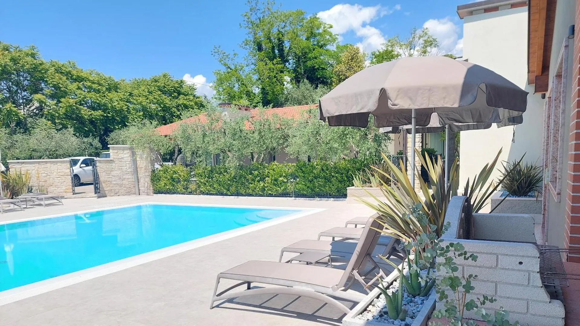 Casa Pergola 1 - Elegante Appartamento Per 6 Persone - Fronte Piscina, Parking バルドリーノ