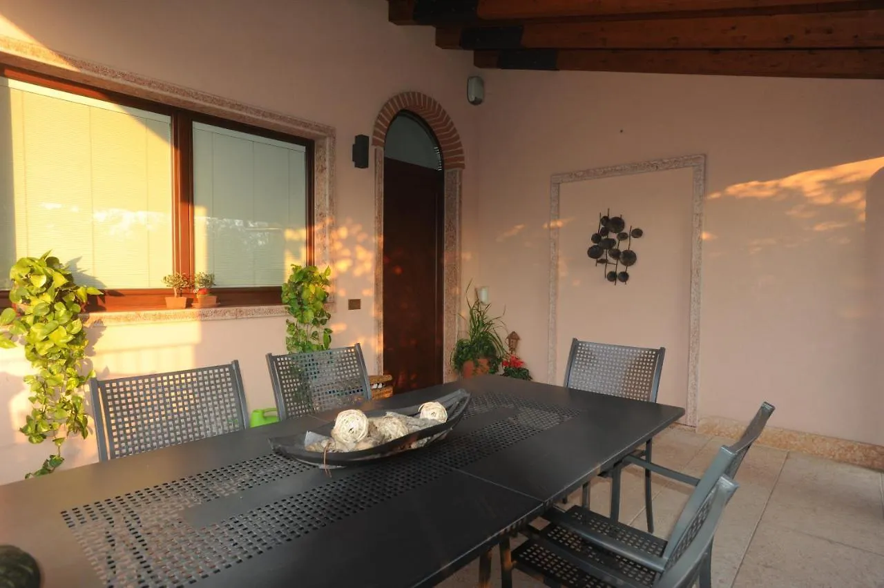 Casa Pergola 1 - Elegante Appartamento Per 6 Persone - Fronte Piscina, Parking Бардолино 0*,