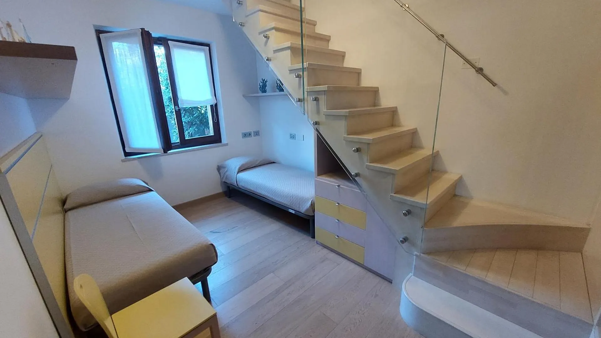 Casa Pergola 1 - Elegante Appartamento Per 6 Persone - Fronte Piscina, Parking Бардолино