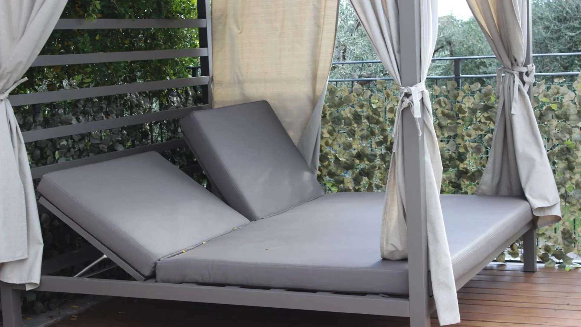 Casa Pergola 1 - Elegante Appartamento Per 6 Persone - Fronte Piscina, Parking Бардолино Апартаменты